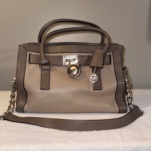 Michael Kors Hamilton Frame Out Steel
Gray Leather Satchel/Handbag W Lock & Key